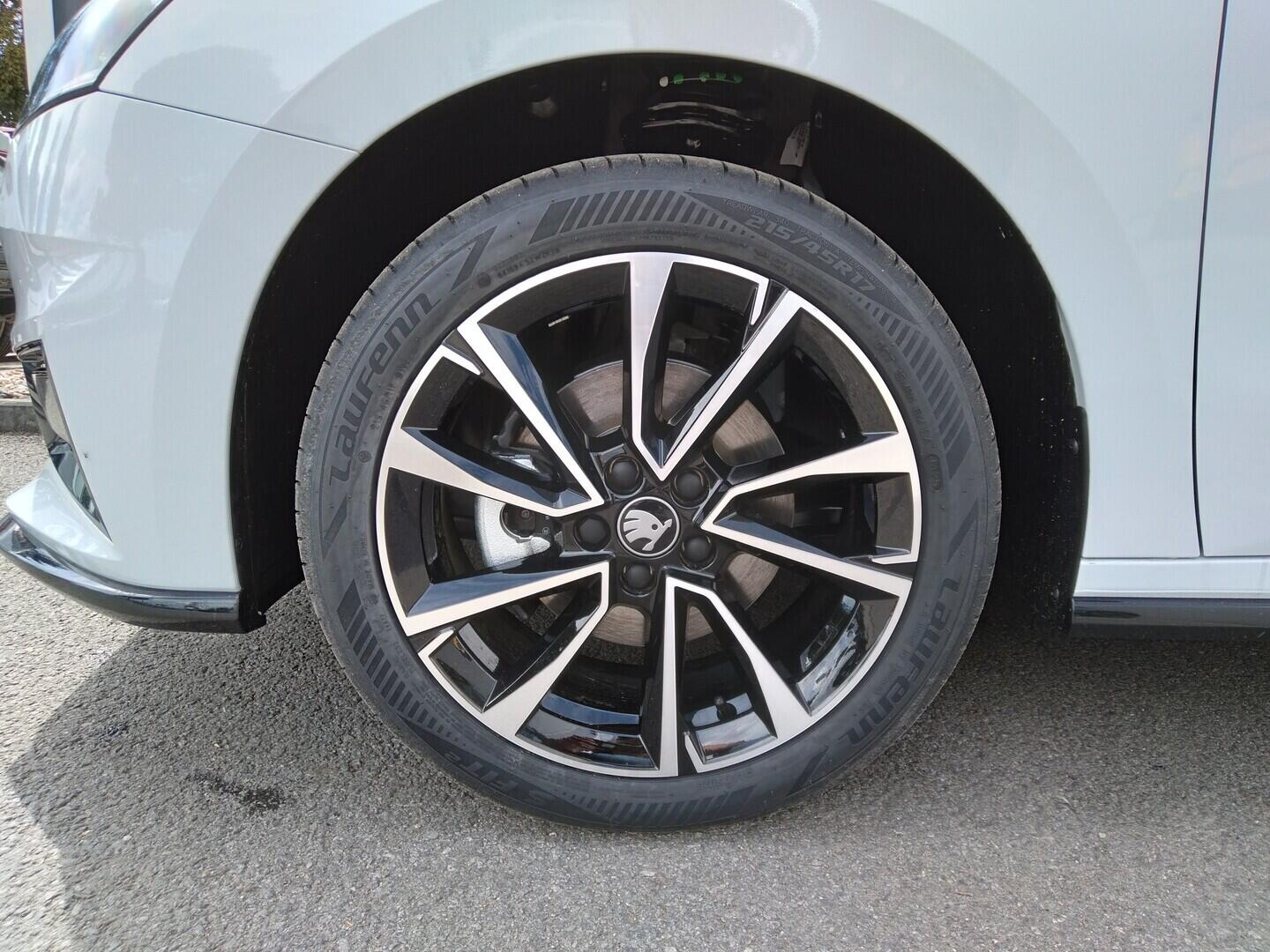 OM11001876_18.webp_Fabia Monte Carlo 1,0 TSI 85 kW