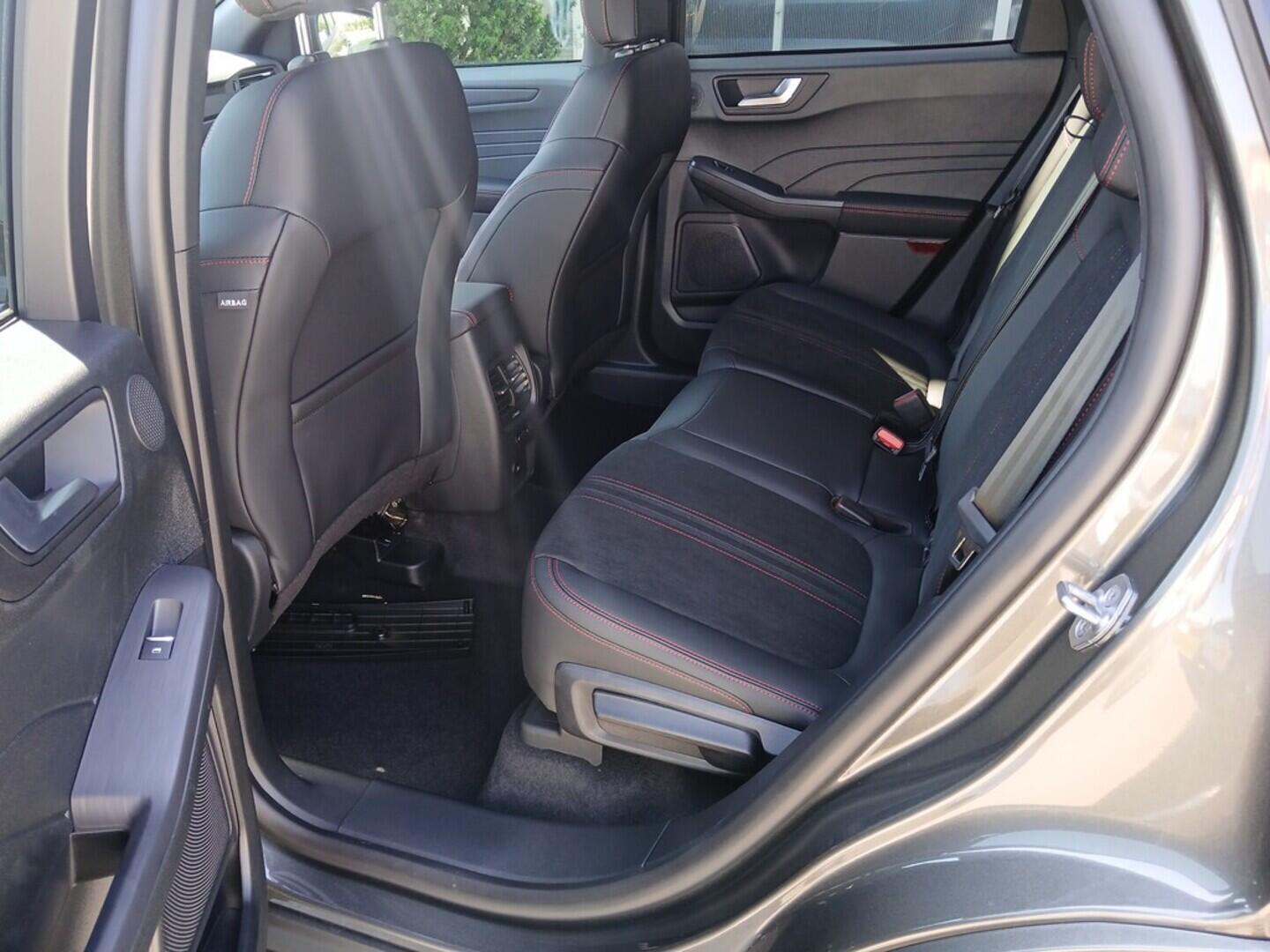 OM51000024_16.webp_Kuga ST-LINE X 2,5 Duratec Hybrid (HEV) 132 kW  OL za 4849,- bez DPH