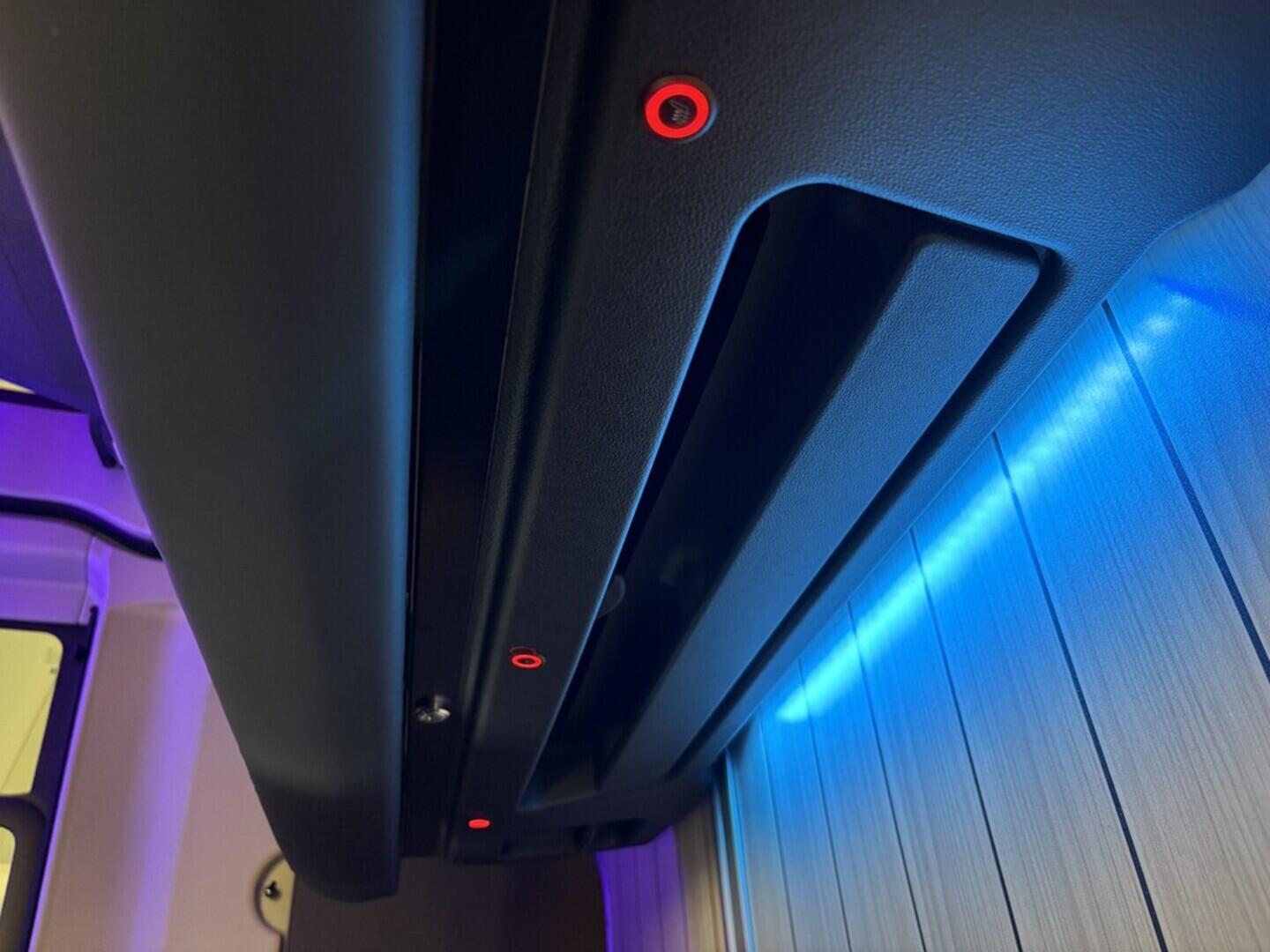 OM51000051_26.webp_Transit Custom Nugget V710 CAMPER 2,0 EcoBlue 125 kW  