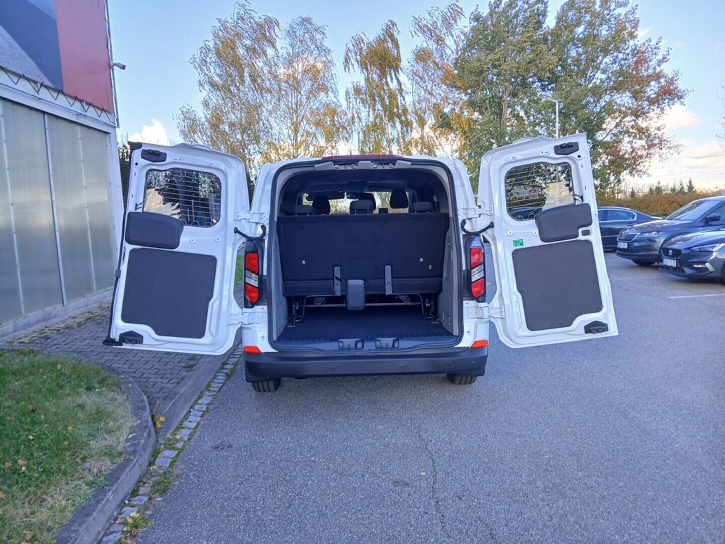 OM51000059_15.webp_Transit Custom DCiV N1 a Kombi M1 V710 K 2,0 EcoBlue 100 kW