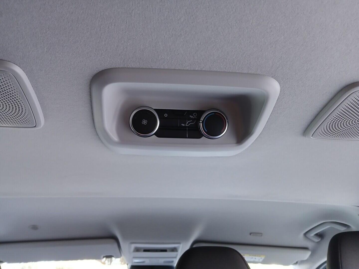 OM51000059_21.webp_Transit Custom DCiV N1 a Kombi M1 V710 K 2,0 EcoBlue 100 kW