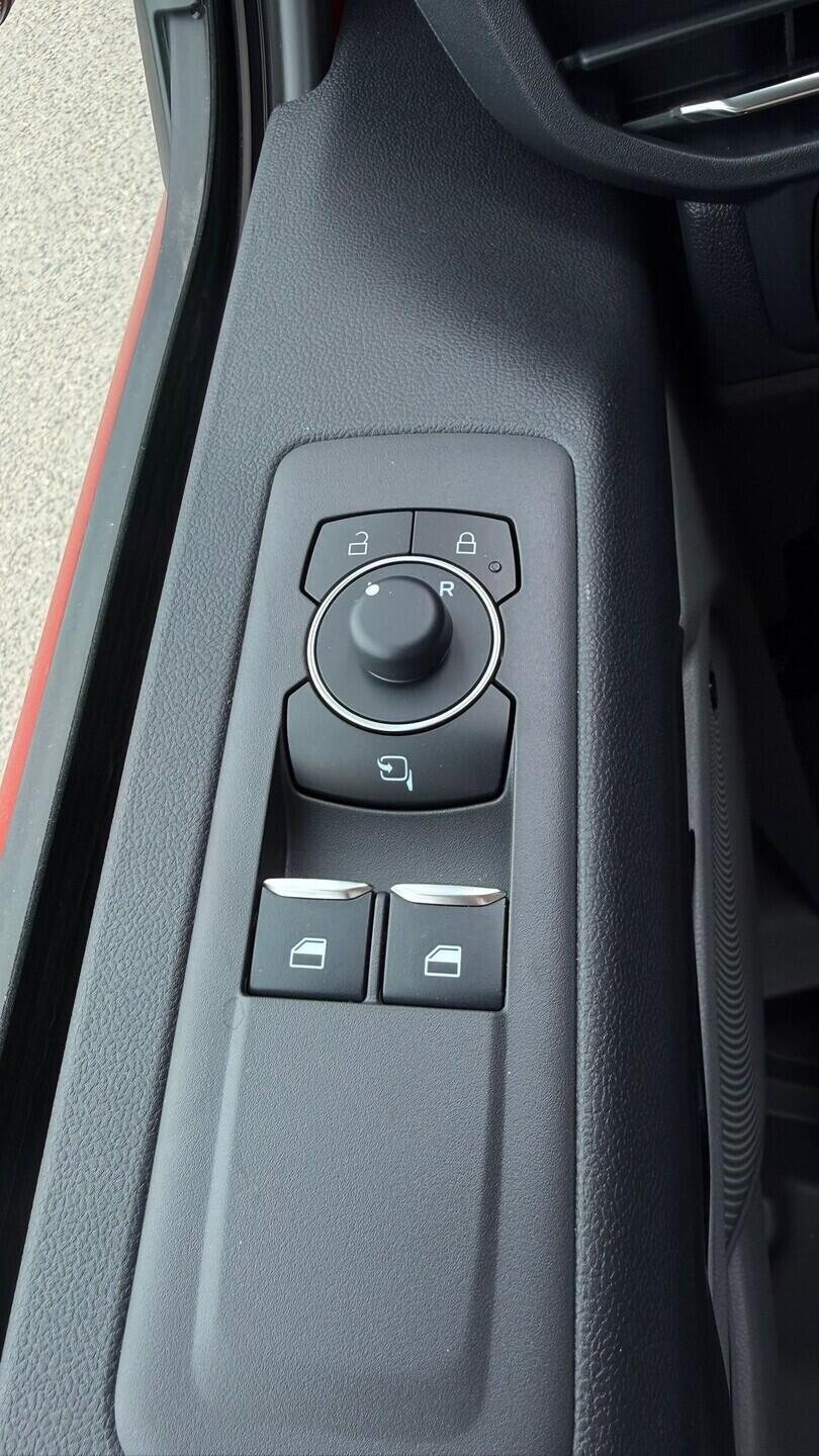 OM51000104_34.webp_Tourneo Custom Titanium X, 2,0 EcoBlue 125 kW L2