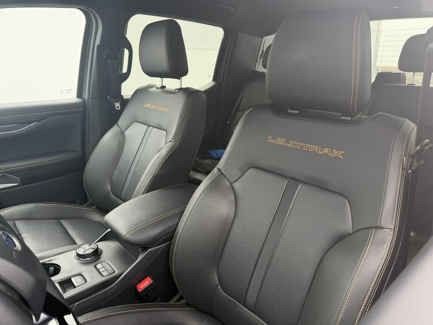 OM51000148_25.webp_Ranger Double Cab 2,3 EcoBoost Hybrid (PHEV) 205 kW