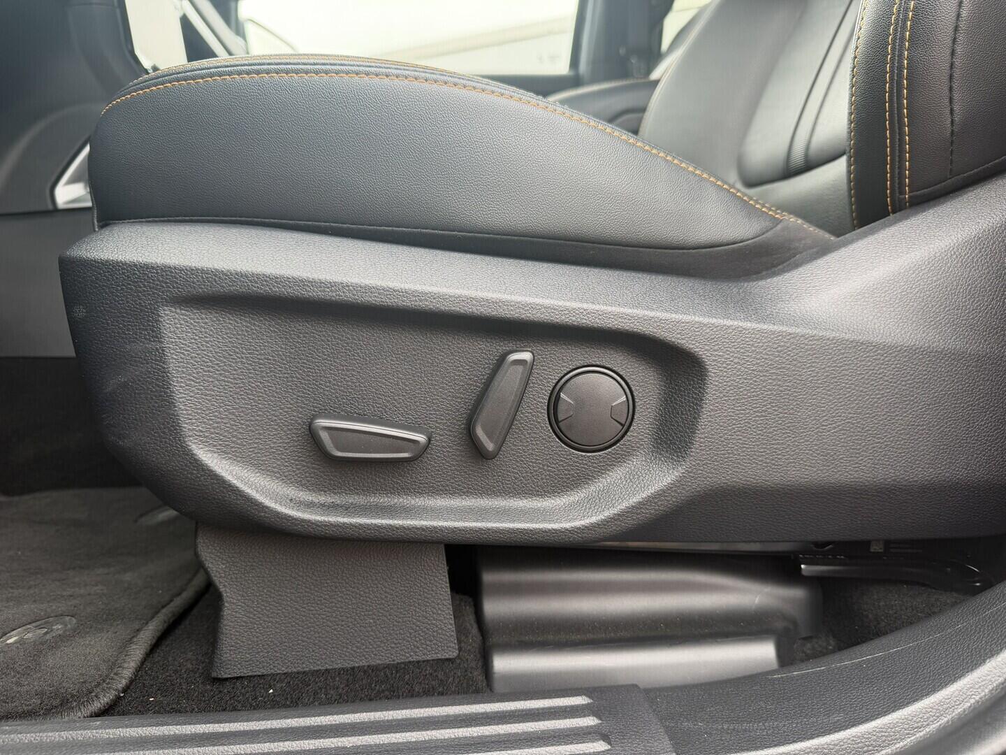 OM51000148_26.webp_Ranger Double Cab 2,3 EcoBoost Hybrid (PHEV) 205 kW