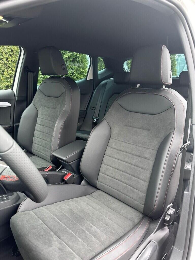 OM61000444_16.webp_Ibiza FR Black Edition 1.0 TSI 110k DSG 81 kW