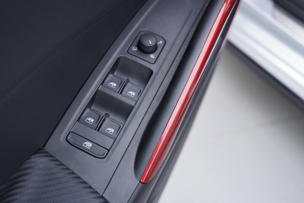 OV190V09860_20.webp_FABIA Monte Carlo 1.0 TSI 85 kW manuál, DPH