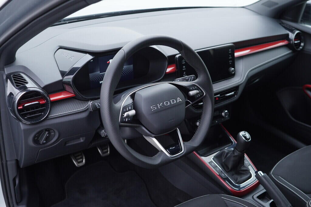 OV190V09860_21.webp_FABIA Monte Carlo 1.0 TSI 85 kW manuál, DPH