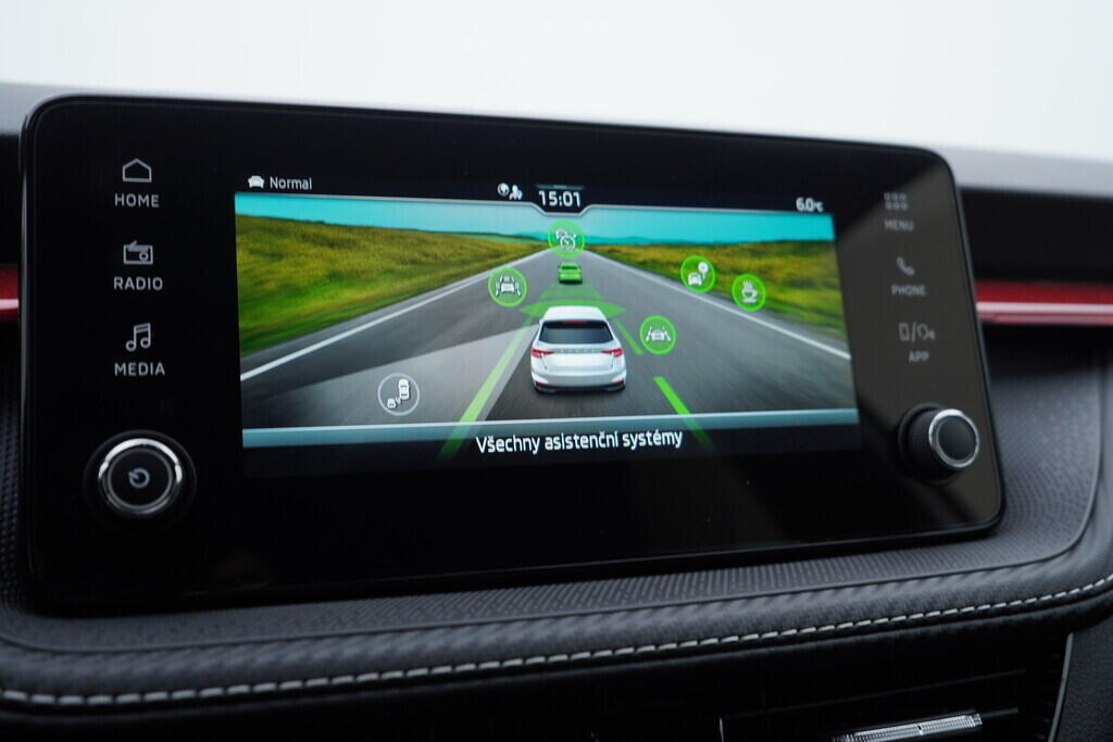 OV190V09860_31.webp_FABIA Monte Carlo 1.0 TSI 85 kW manuál, DPH