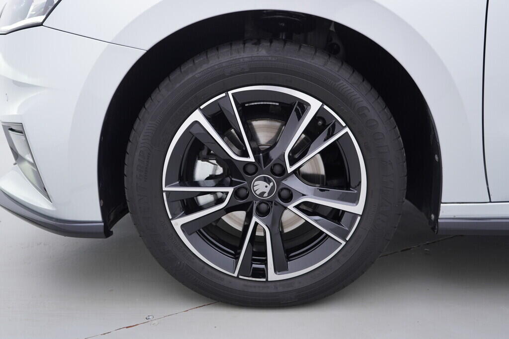 OV190V09860_39.webp_FABIA Monte Carlo 1.0 TSI 85 kW manuál, DPH