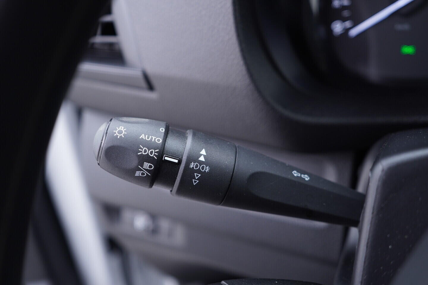 OV190V11238_23.webp_EXPERT  2.0 BlueHDI 145 106 kW manuál, DPH