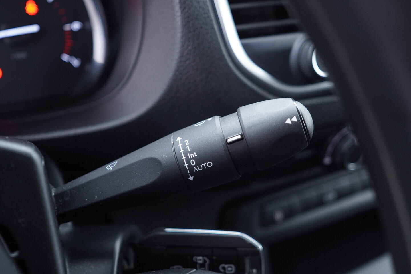 OV190V11238_25.webp_EXPERT  2.0 BlueHDI 145 106 kW manuál, DPH