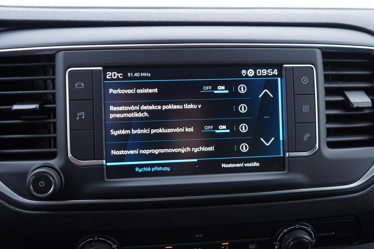 OV190V11238_27.webp_EXPERT  2.0 BlueHDI 145 106 kW manuál, DPH