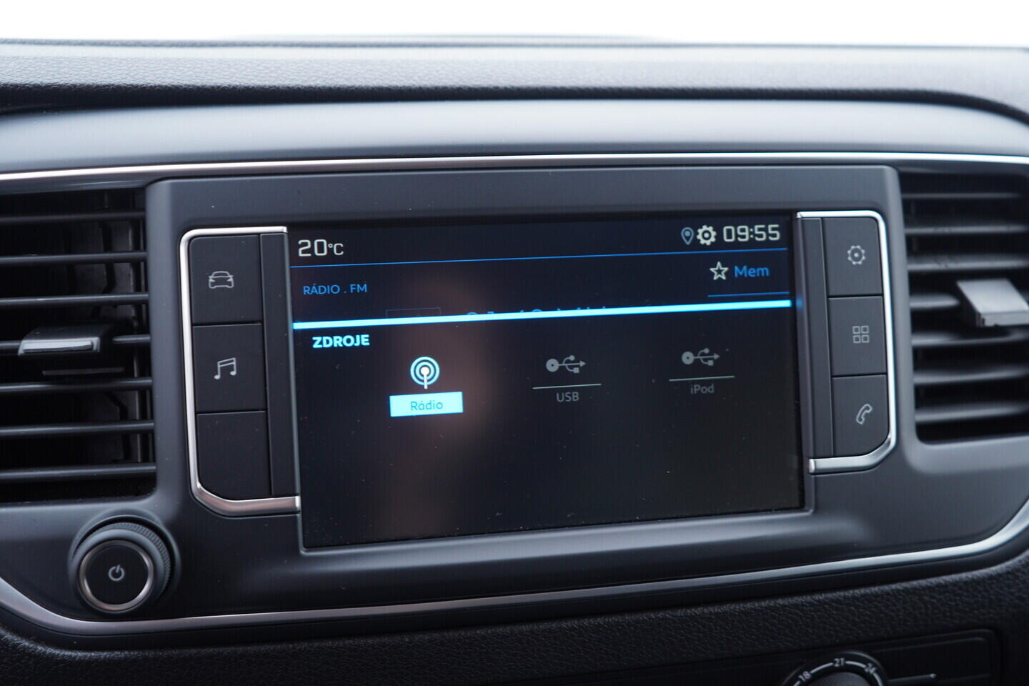 OV190V11238_28.webp_EXPERT  2.0 BlueHDI 145 106 kW manuál, DPH