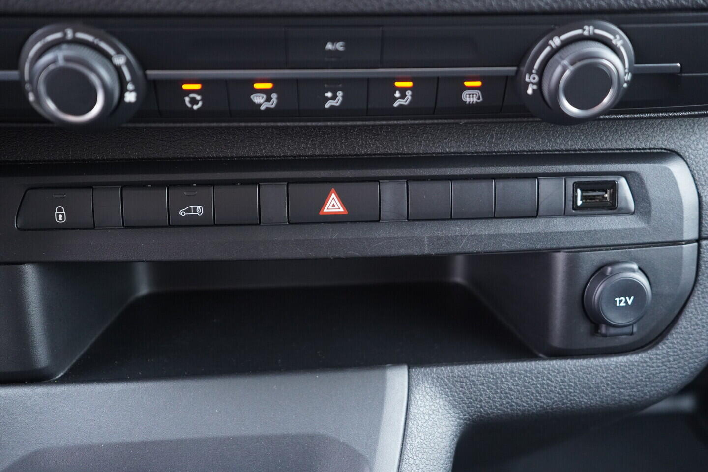 OV190V11238_31.webp_EXPERT  2.0 BlueHDI 145 106 kW manuál, DPH