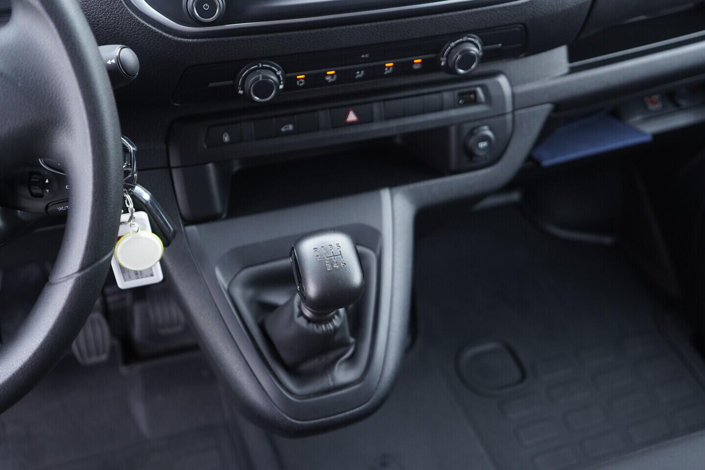 OV190V11238_32.webp_EXPERT  2.0 BlueHDI 145 106 kW manuál, DPH