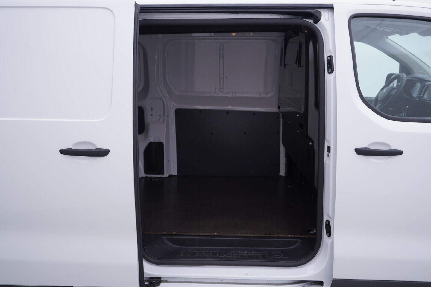 OV190V11238_33.webp_EXPERT  2.0 BlueHDI 145 106 kW manuál, DPH