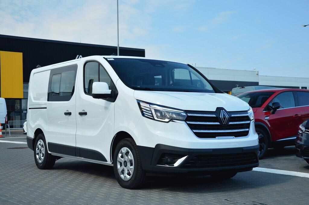 OZ71000635_13.webp_Trafic L2 Combi Van Blue dCi 150 2.0 110 kW