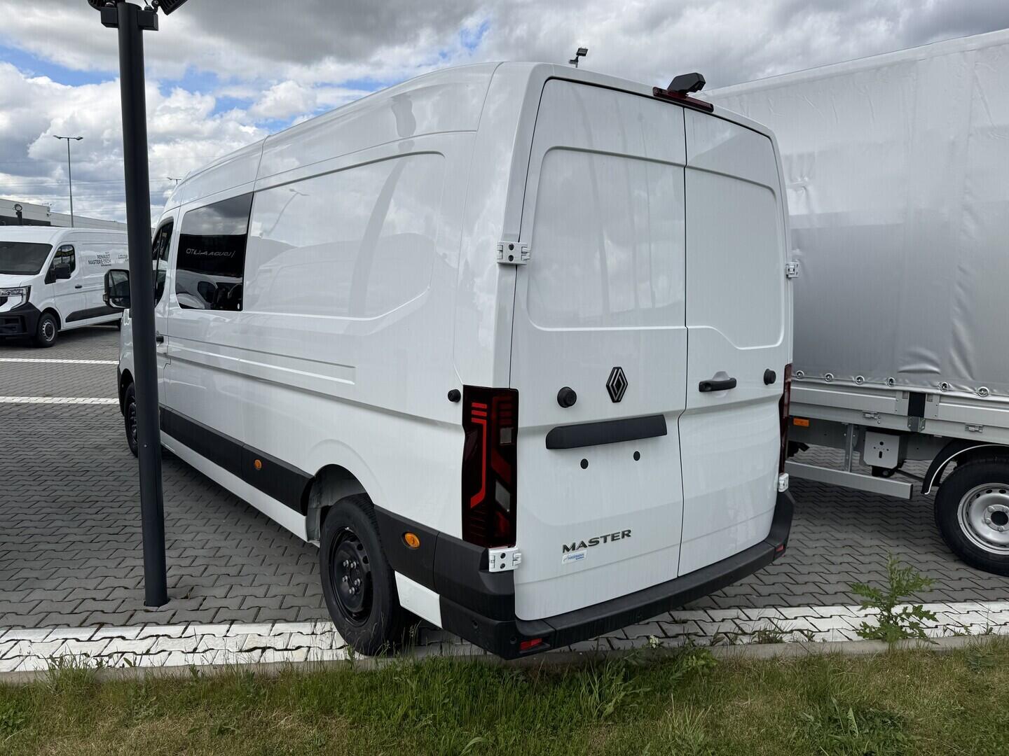OZ71000735_13.webp_MASTER DVOUKABINA L3 Blue dCi 150 Extra 2.0 110 kW
