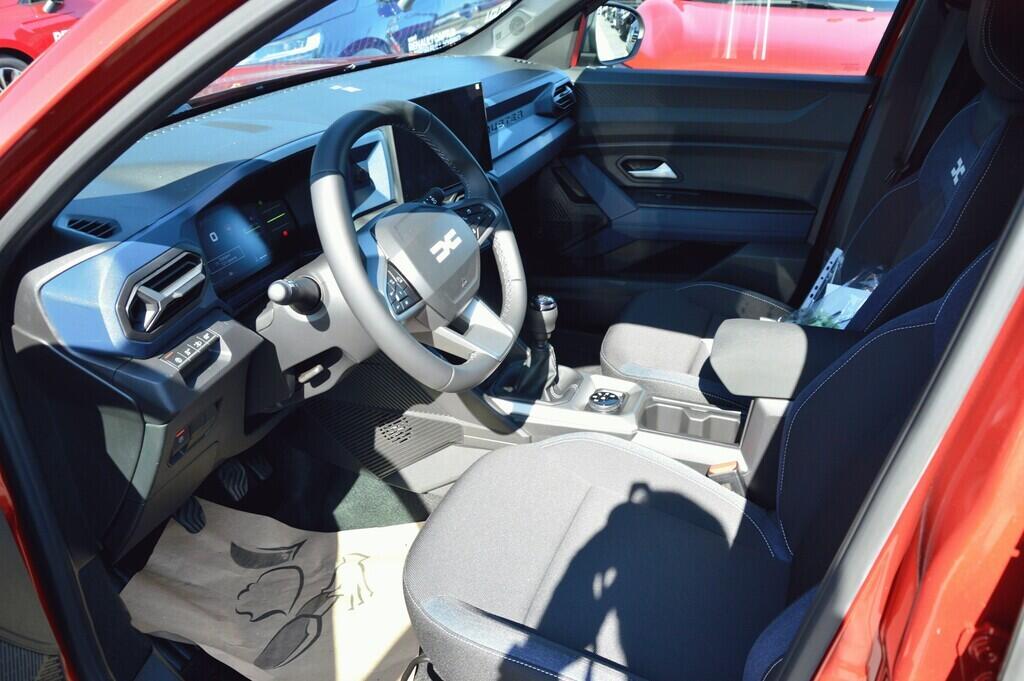 OZ71100857_17.webp_Duster Expression TCe 130 4x4 1.2 96 kW