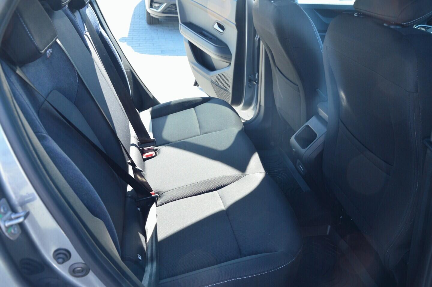 OZ71100942_18.webp_Duster Journey Hybrid 140 1.6 103 kW