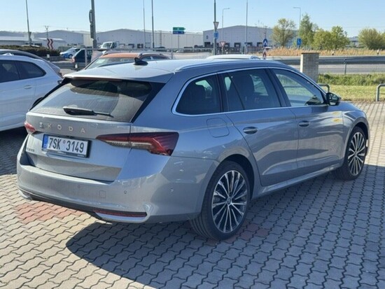 ŠKODA Octavia Combi Exclusive Selection 2,0 TDI 110 kW 7-stup. automat._2