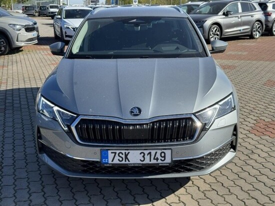 ŠKODA Octavia Combi Exclusive Selection 2,0 TDI 110 kW 7-stup. automat._4