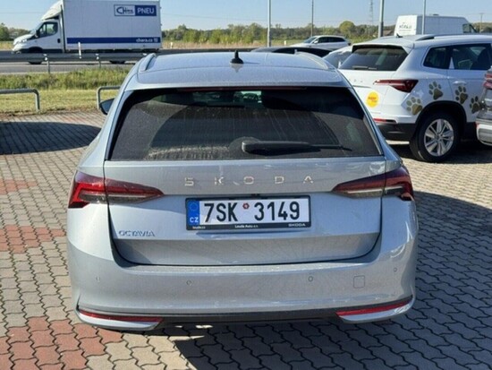ŠKODA Octavia Combi Exclusive Selection 2,0 TDI 110 kW 7-stup. automat._5