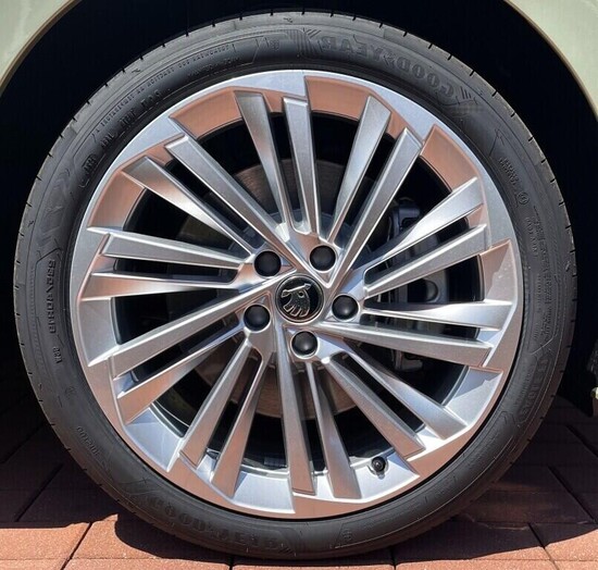 ŠKODA Superb L&K  2,0 TDI 4x4 142 kW_2