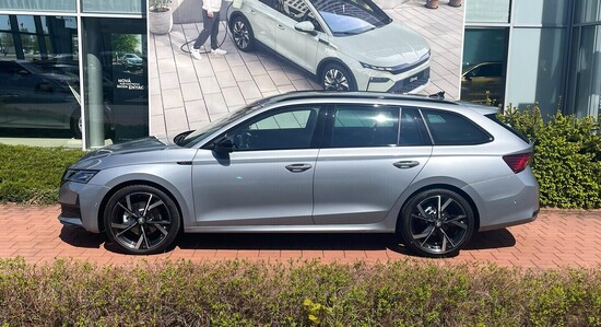 ŠKODA Octavia Combi Sportline 2,0 TDI 110 kW 7-stup. automat._2