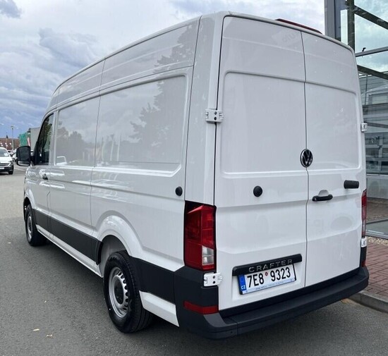 VOLKSWAGEN Crafter skříň 35 2,0 8AU FWD SR 103 kW_2