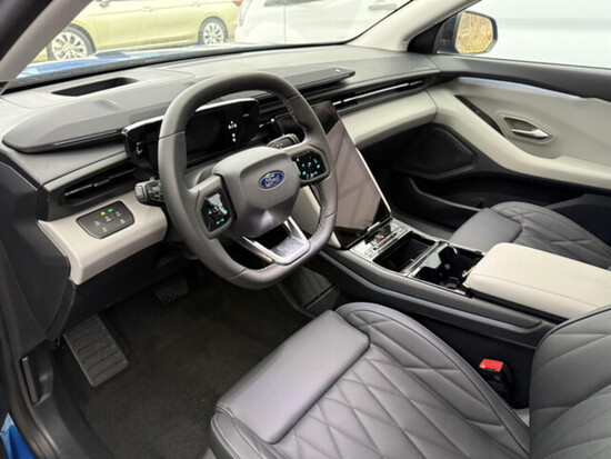 FORD Elektrický Explorer AWD Premium 79 kWh 250 kW_4