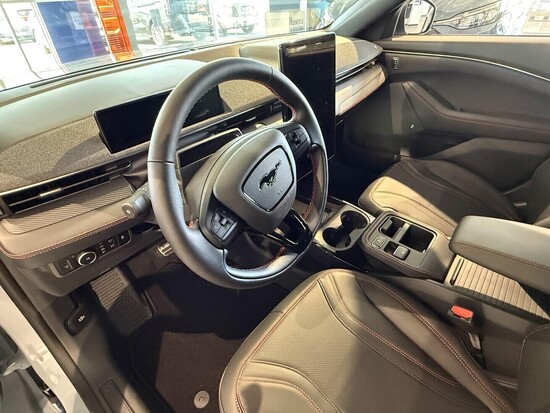 FORD Mustang Mach-E 88kWh Premium_5