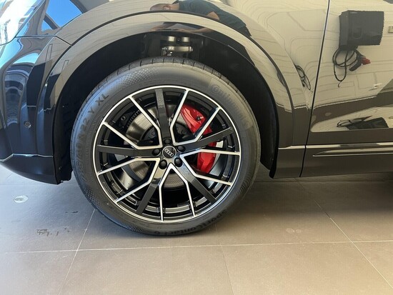 AUDI Q8 SUV 60 TFSI e quattro 360 kW_3