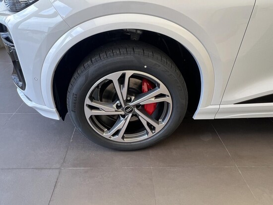 AUDI Q6 SUV e-tron quattro 315 kW_3