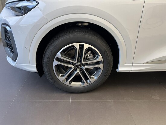 AUDI Q5 TDI quattro STR 150 kW_3