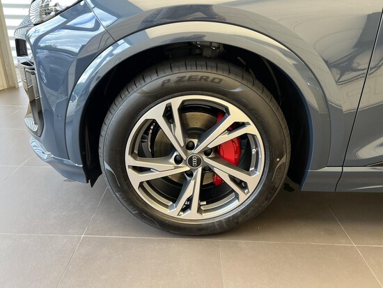 AUDI Q6 SUV e-tron quattro 315 kW_3