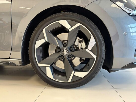ŠKODA Superb Combi Sportline 2.0 TDI 142 kW_5