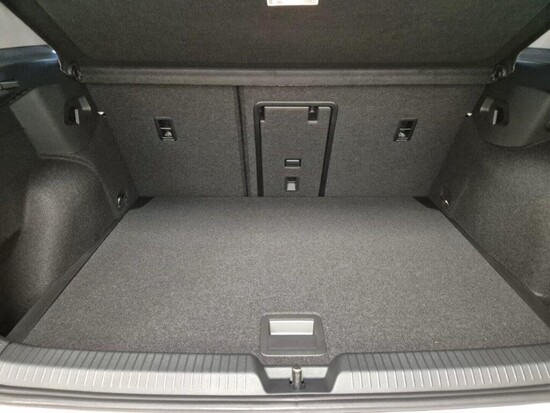 VOLKSWAGEN Golf People 1,5 eTSI 7DSG mHEV 85 kW_3