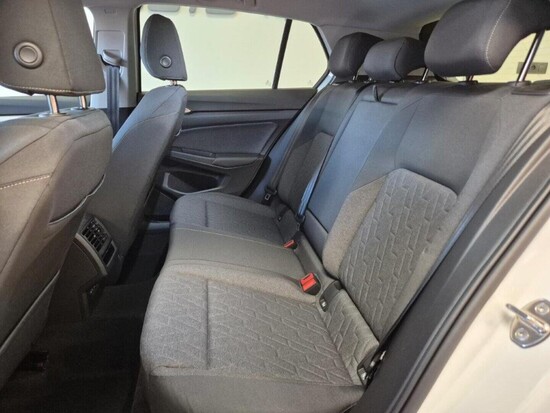 VOLKSWAGEN Golf People 1,5 eTSI 7DSG mHEV 85 kW_4