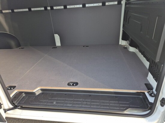 VOLKSWAGEN Crafter skříň 35 103kW 8AU FWD DR  kW_4