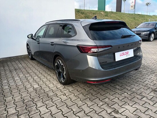 ŠKODA  Superb Combi Sportline 2,0 TSI 195 kW 7-stup. automat. 4x4_4