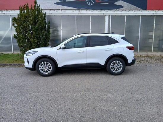 FORD Kuga TITANIUM 1,5 EcoBoost 137 kW_3