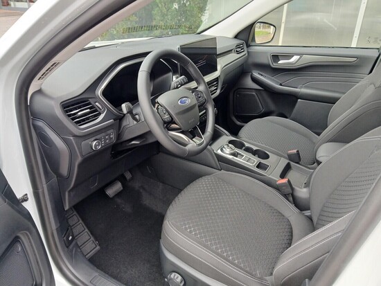 FORD Kuga TITANIUM 1,5 EcoBoost 137 kW_4