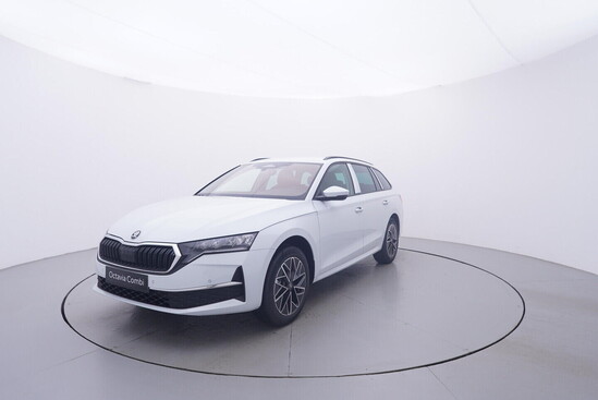 ŠKODA  Octavia Combi 130 let_1