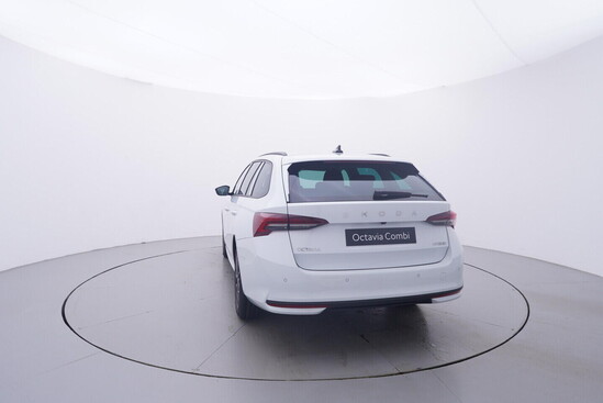 ŠKODA  Octavia Combi 130 let_4