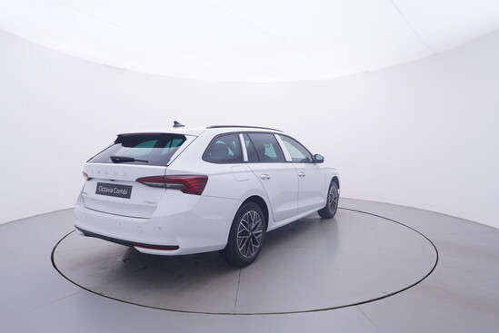 ŠKODA  Octavia Combi 130 let_5