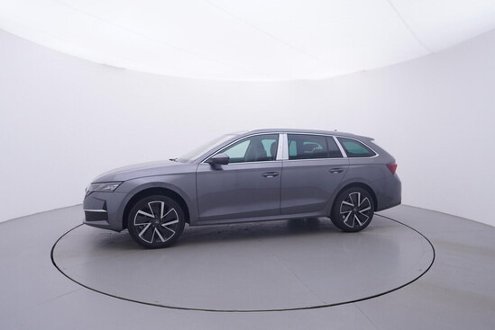 ŠKODA  Octavia Combi 130 let Premium_2