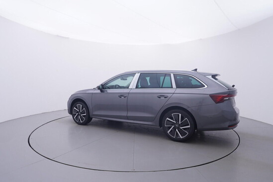 ŠKODA  Octavia Combi 130 let Premium_3