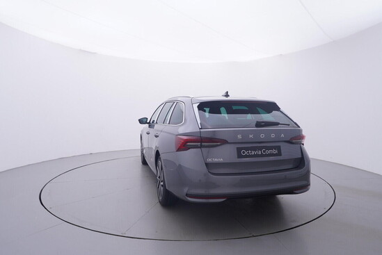 ŠKODA  Octavia Combi 130 let Premium_4