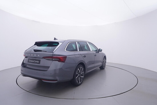 ŠKODA  Octavia Combi 130 let Premium_5